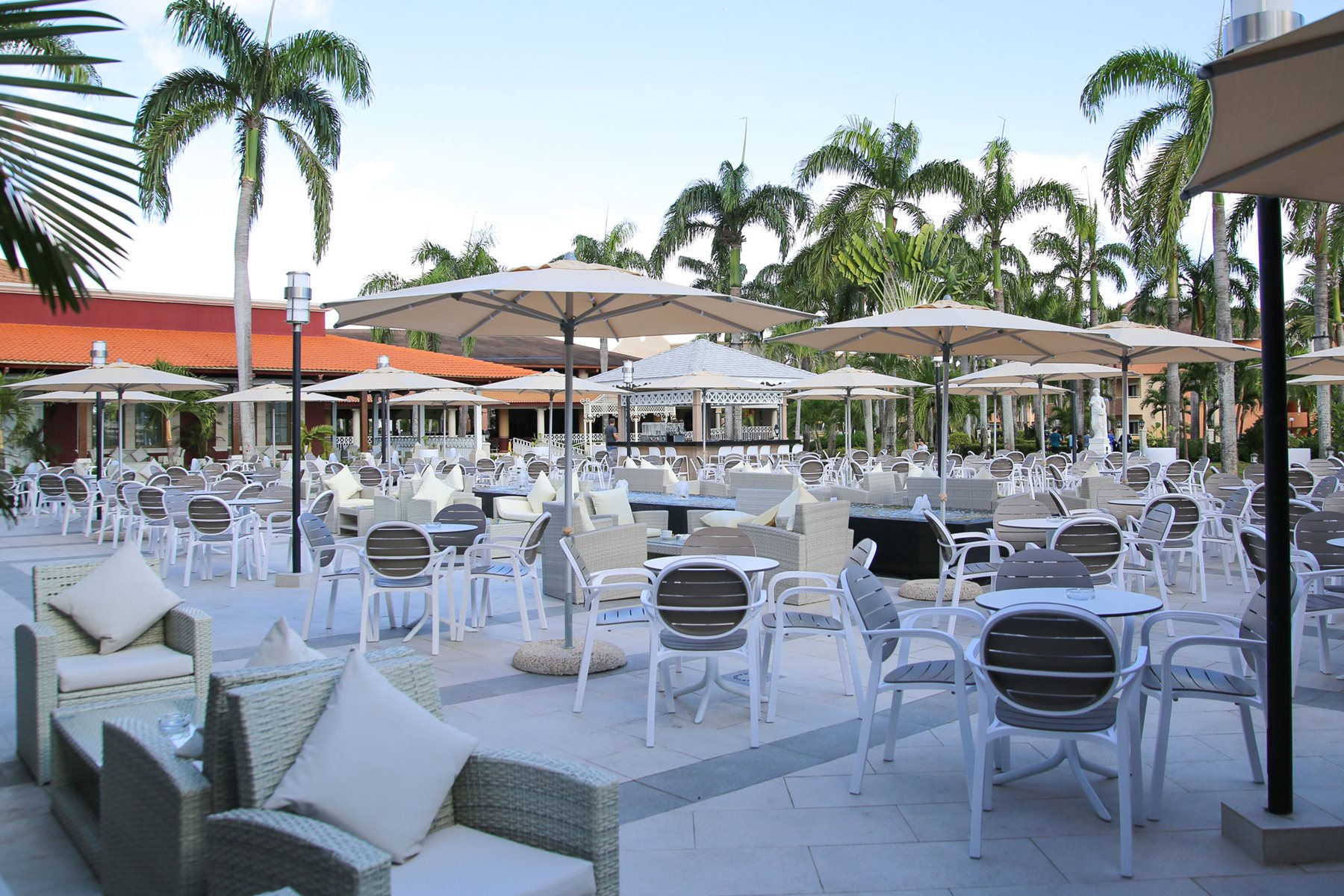PUJ-Bahia-Principe-Grand-Punta-Cana-Bar-Lobby-002