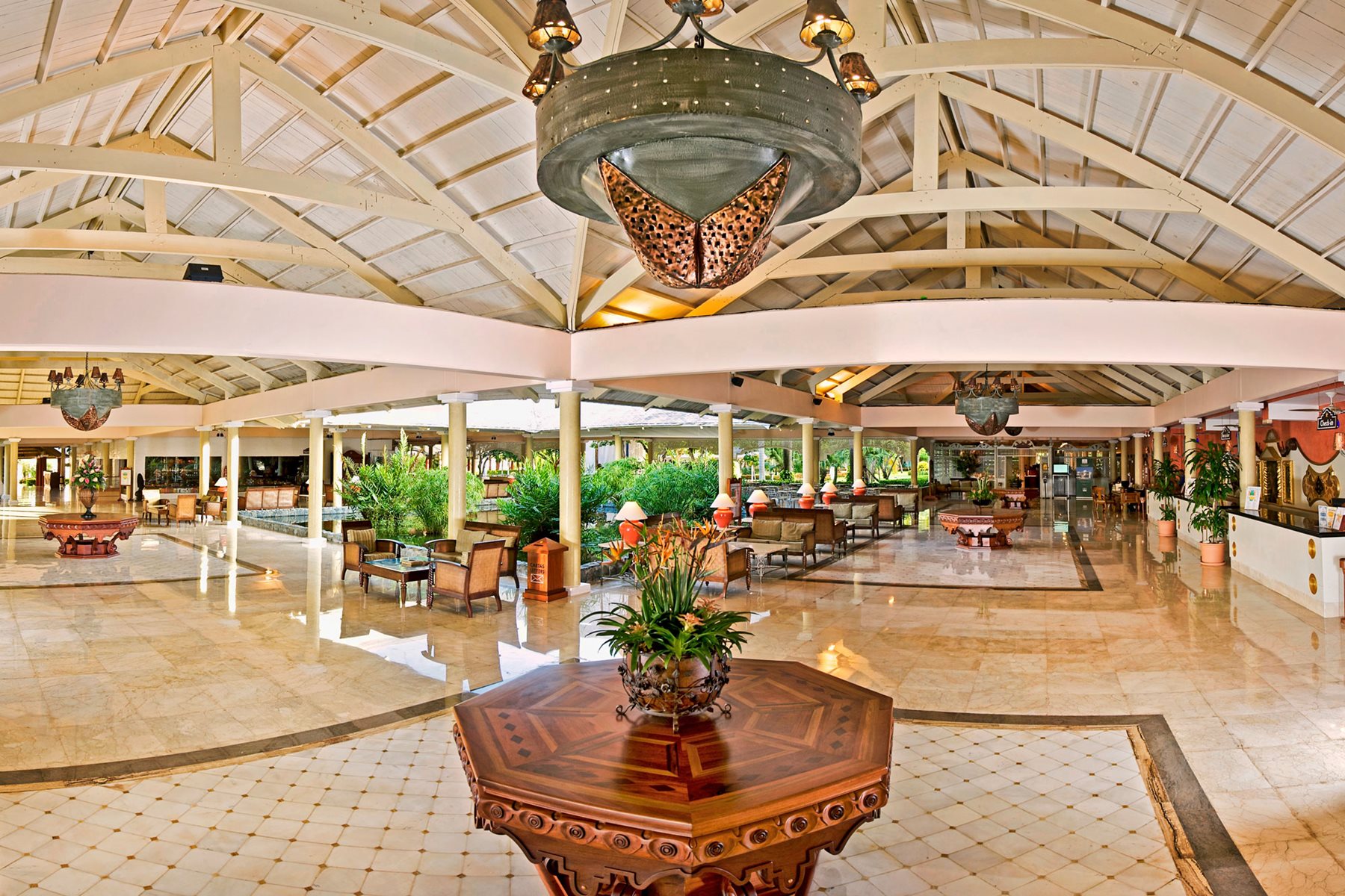 PUJ-Iberostar-Punta-Cana-Hall-01