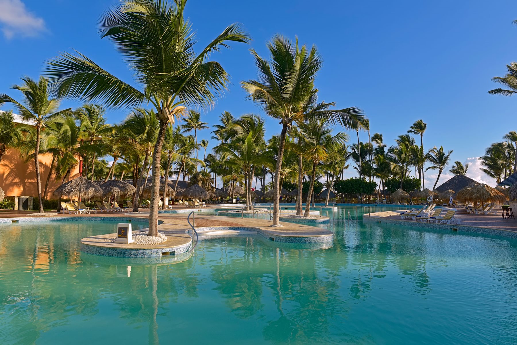PUJ-Iberostar-Punta-Cana-Pool-01