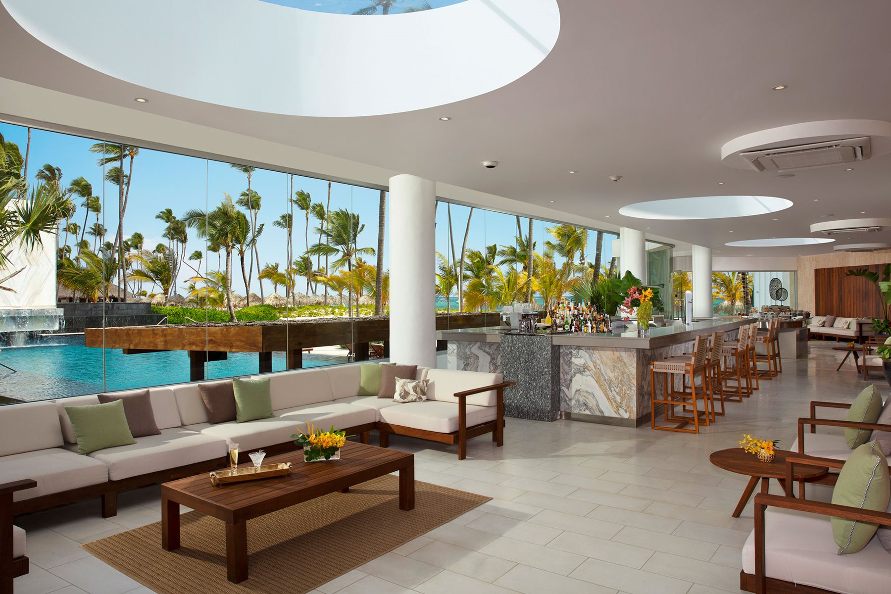 PUJ-Secrets-Royal-Beach-Bar-Pool-Preferred-Lounge-001