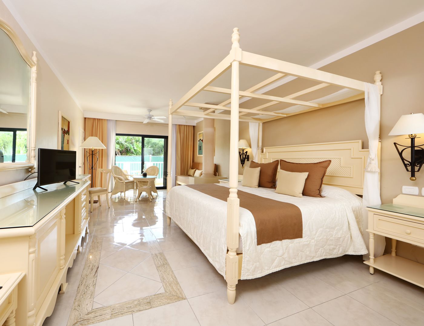 RIV-Luruxy-Bahia-Principe-Akumal-Room-Junior-Suite-Deluxe-002