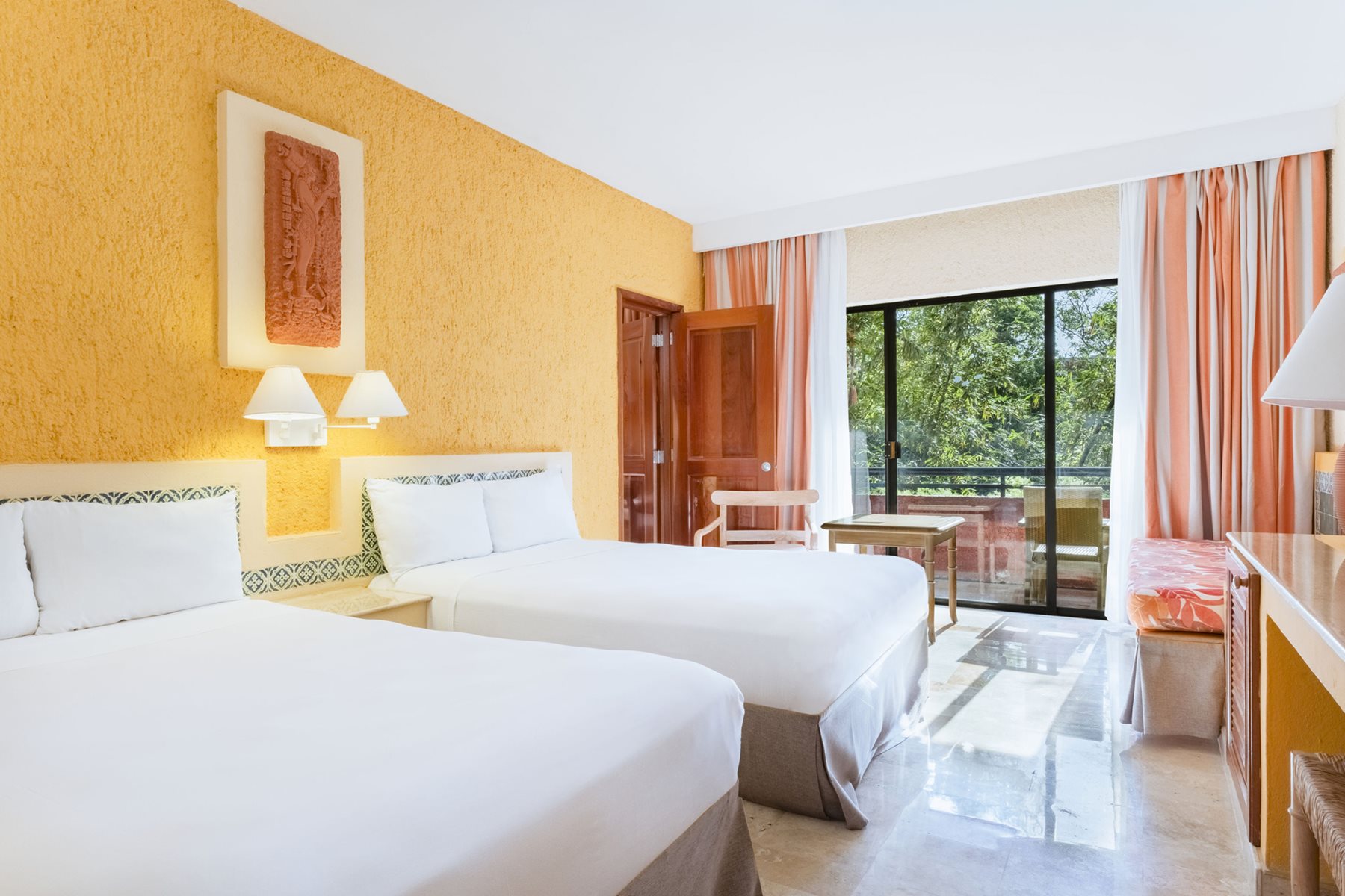 riv-ibstr-quetzal-room-2bed-family-01