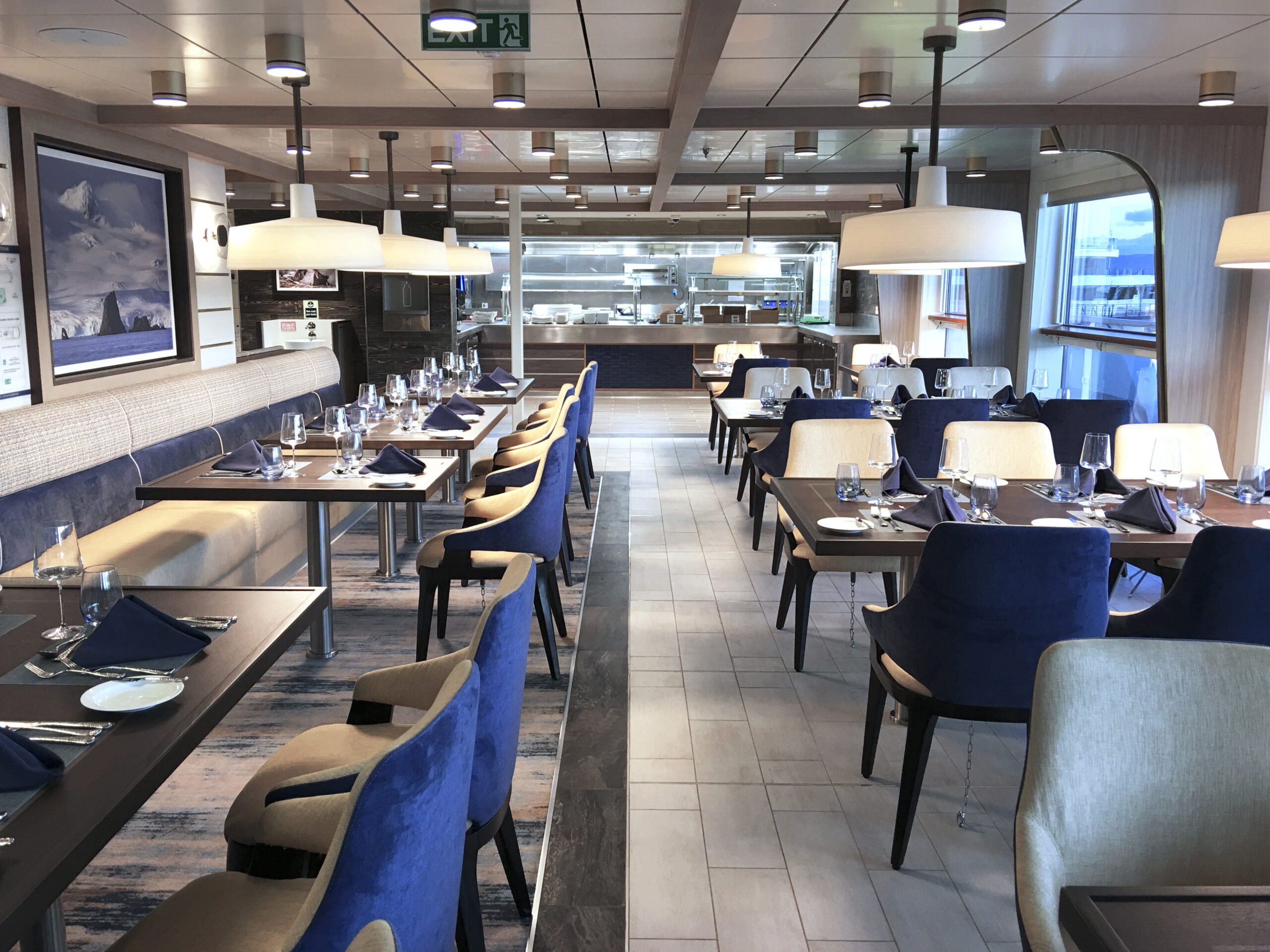The Sylvia Earle, Rockhopper Restaurant dining room, Bartosz Stróżyński