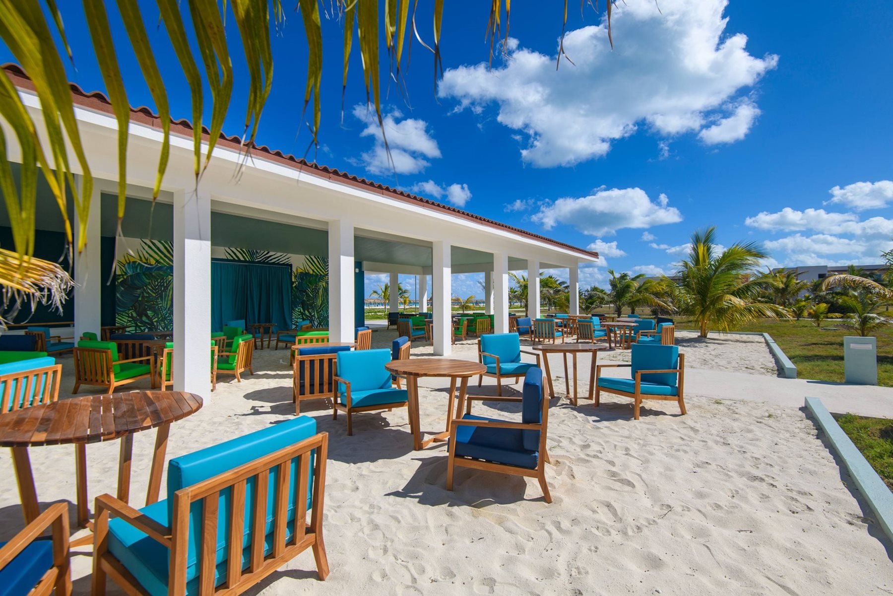 ccc-gr-aston-resto-allure-sol-y-playa-01