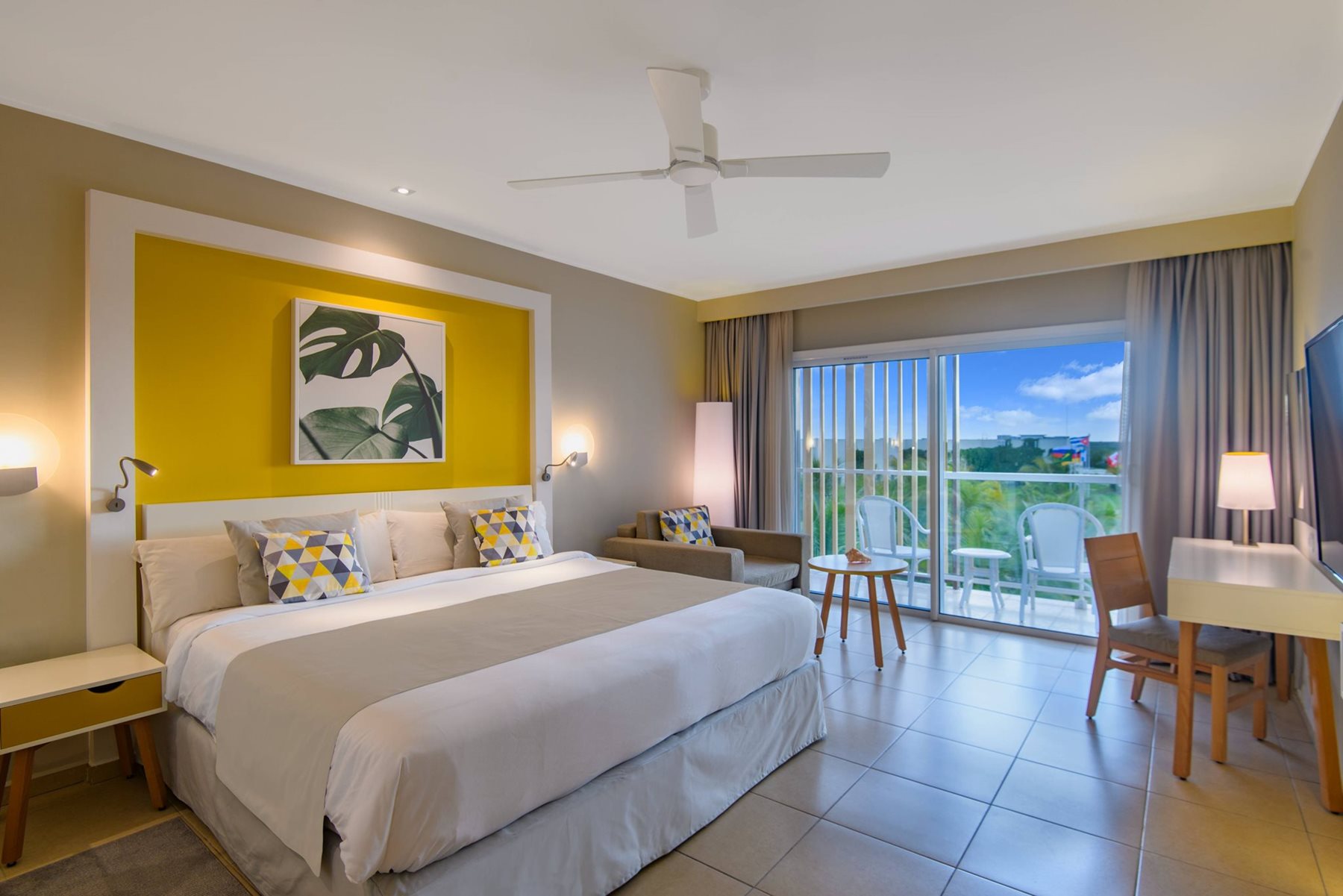 ccc-gr-aston-room-dlx-gv-02