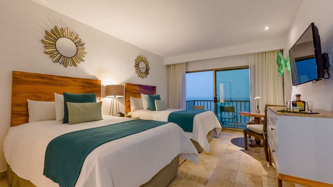 deluxe-room-double-bed-01_wide
