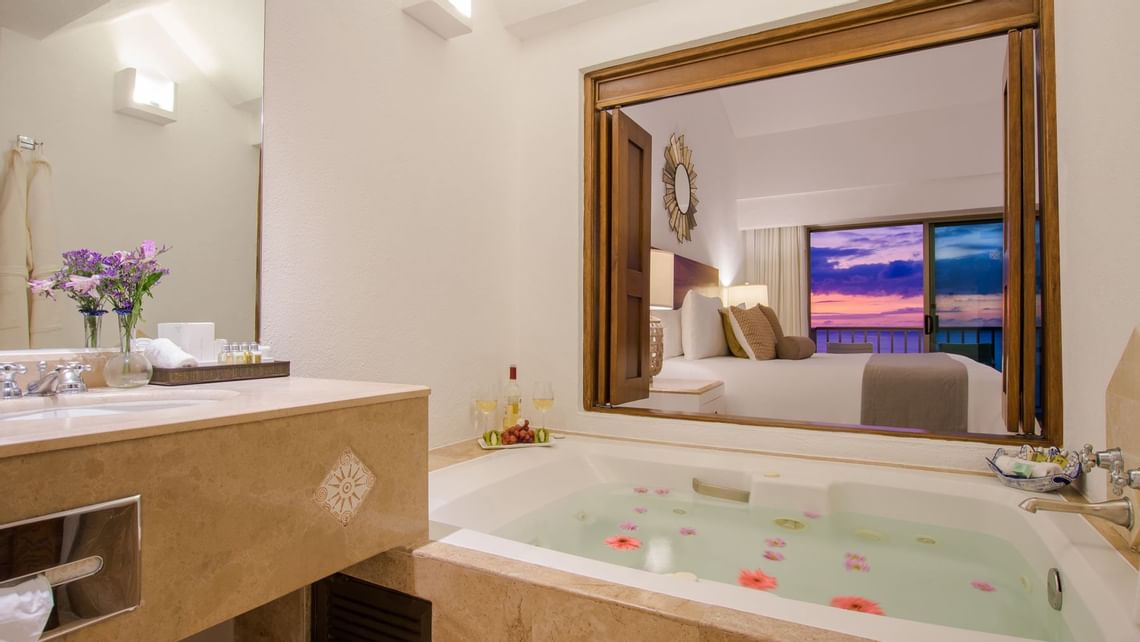 deluxe-room-with-jacuzzi-01_wide