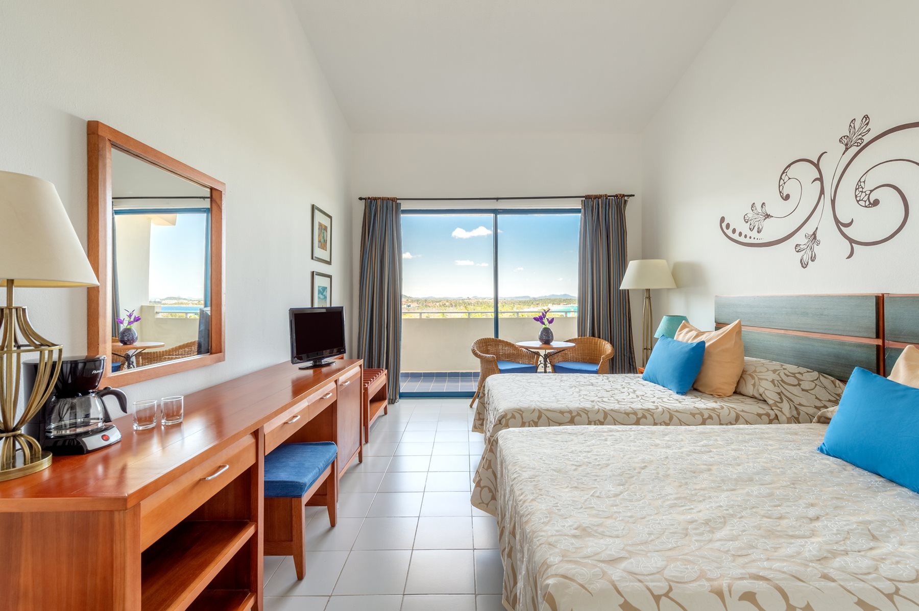 hog-aston-cv-room-superior-01