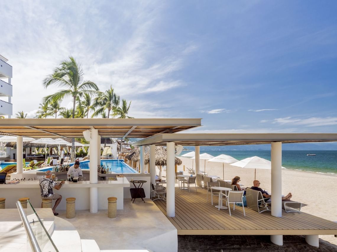 pool-bar-optimized_standard