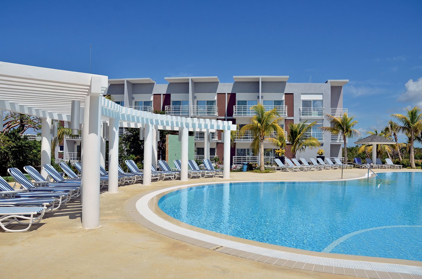 SNU-GrandAston-Cayo-LasBrujas-Beach-Resort-Spa-Pool-Adults-002