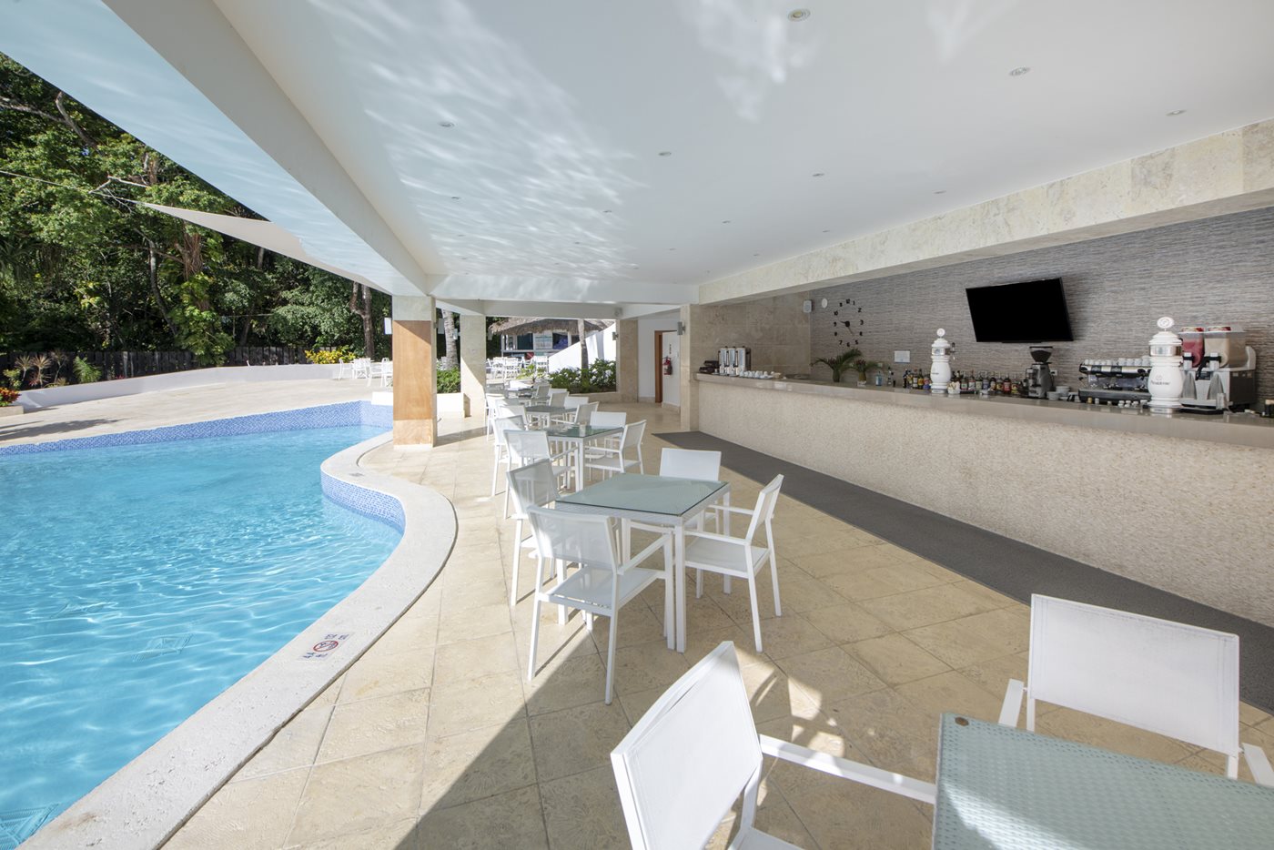 pop-viva-wyndham-v-heaven-poolbar-01