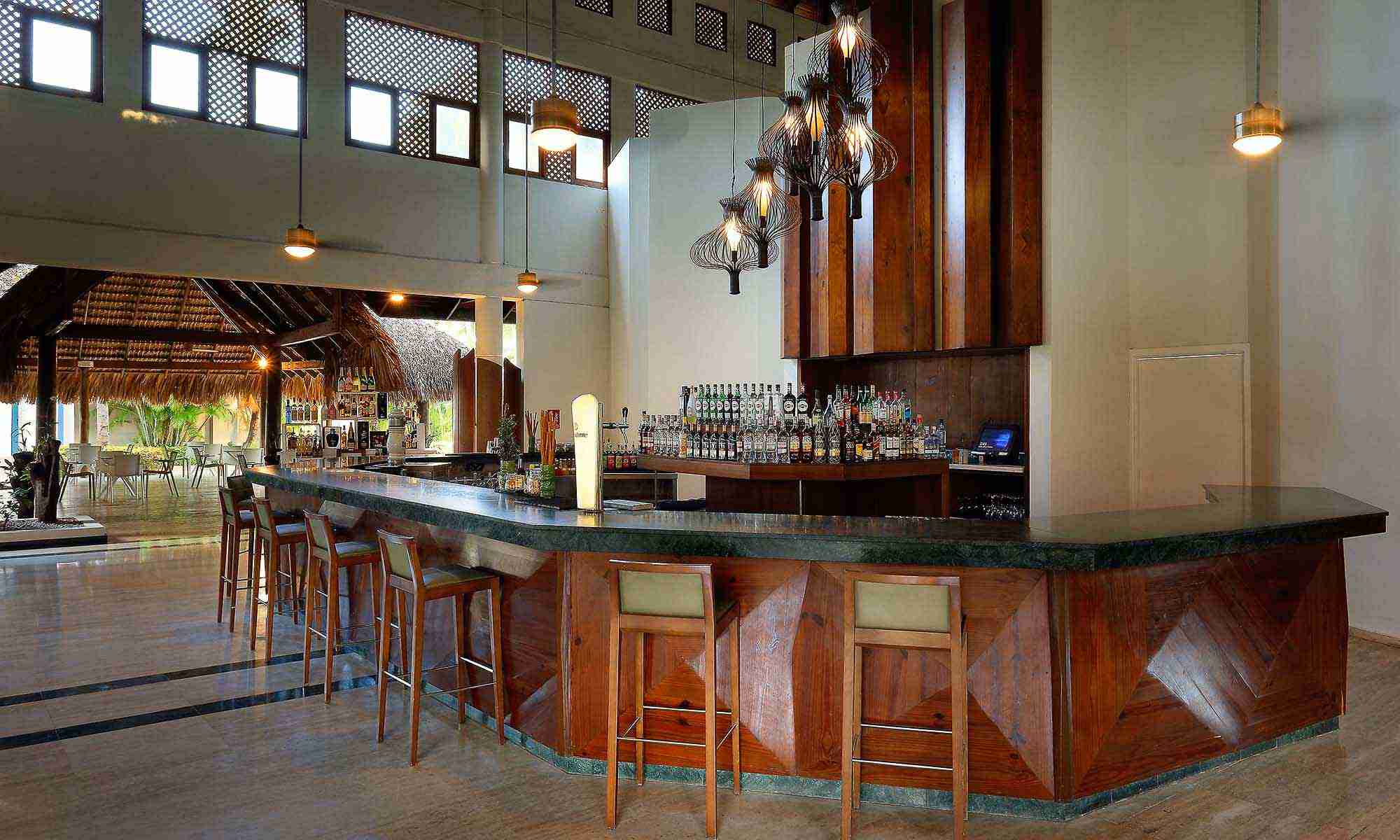 Grand-Palladium-Punta-Cana-BAR-LOBBY-MACAO