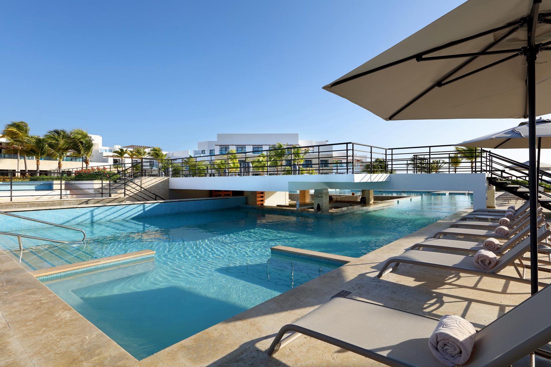 PUJ-TRS-Cap-Cana-Bar-Gaia-001