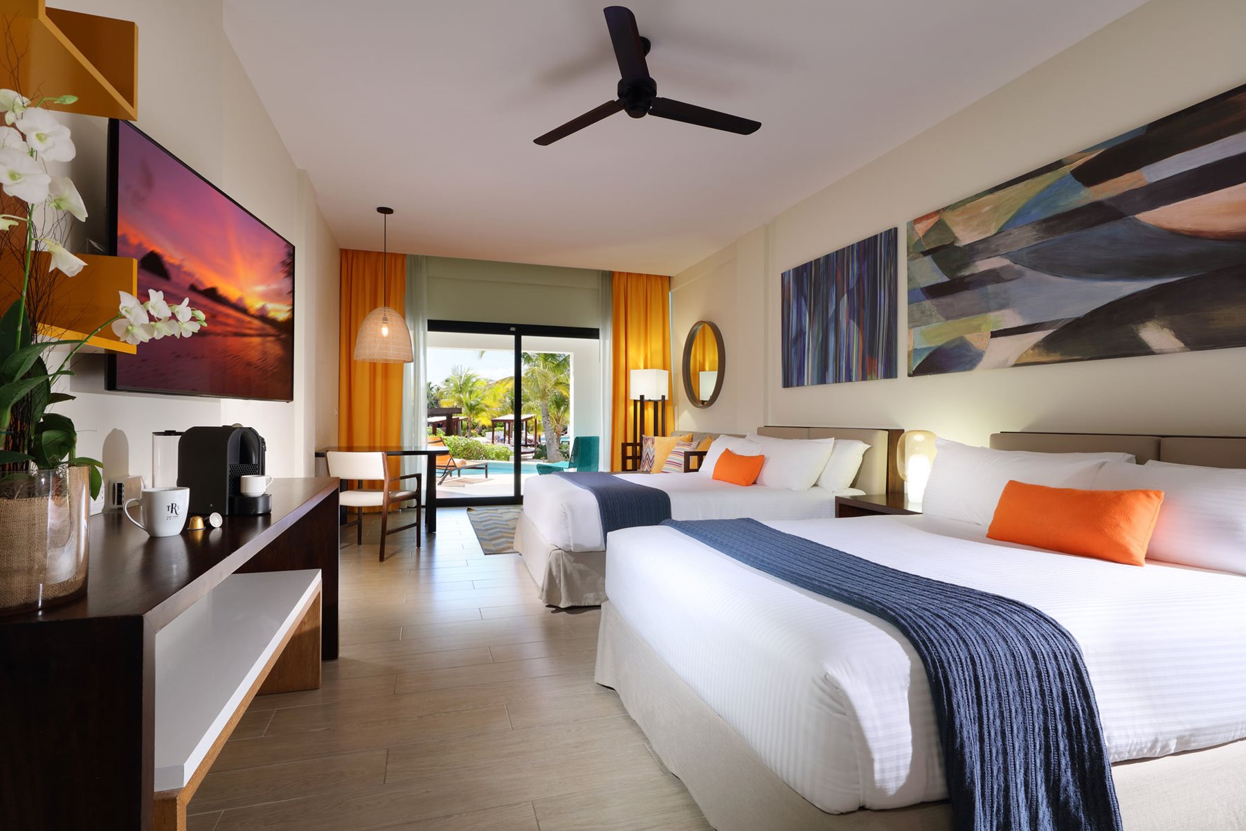 PUJ-TRS-Cap-Cana-Room-Junior-Suite-SwimUp-002