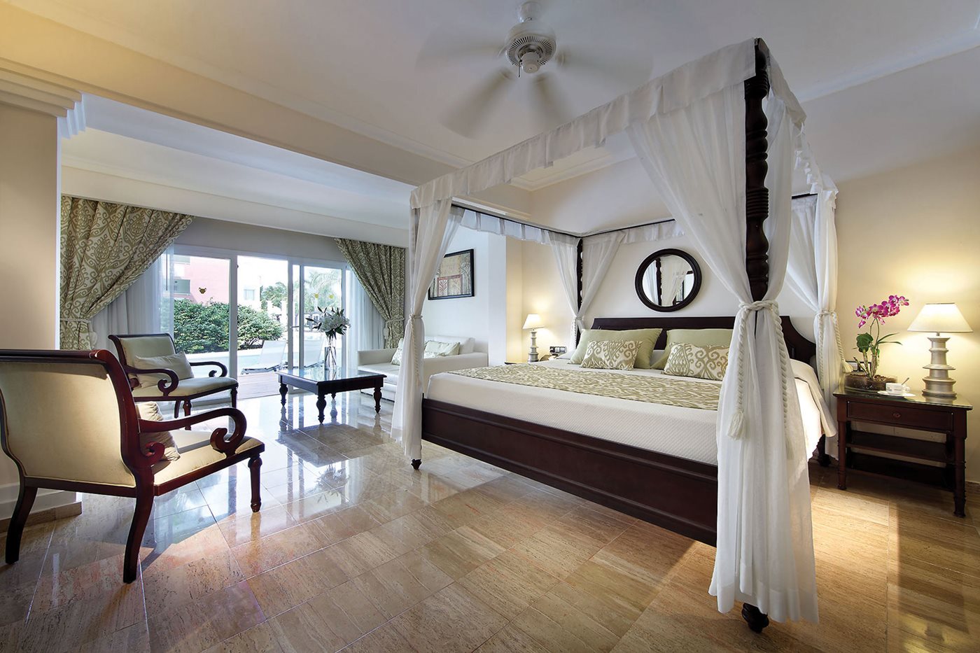 PUJ-TRS-Turquesa-Room-Junior-Suite-Swim-Up-003