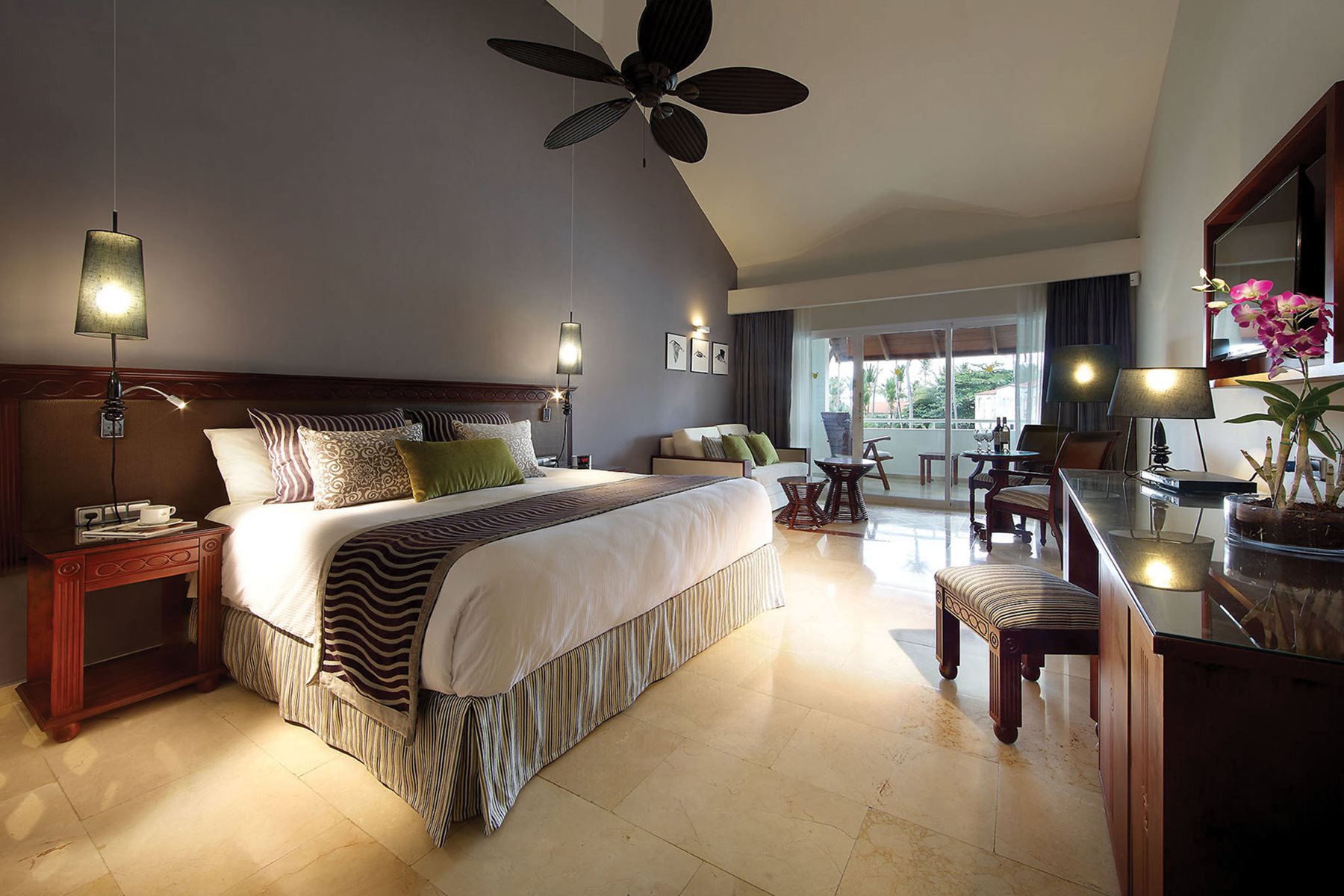 PUJ-TRS-Turquesa-Room-Premium-Junior-Suite-Poolside-001