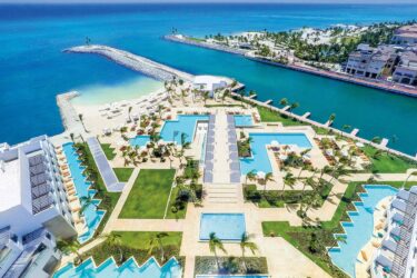Voici le TRS Cap Cana Waterfront & Marina !
