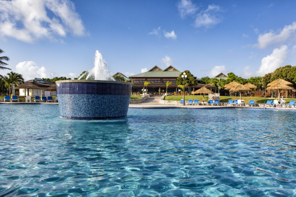 main_pool_the_verandah_spa_and_resort_antigua_02-1024x682