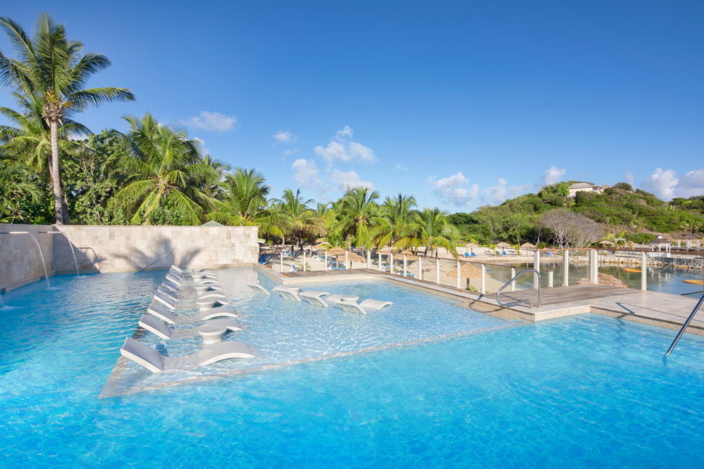 rasta_beach_pool_the_verandah_spa_and_resort_antigua_01-1024x682