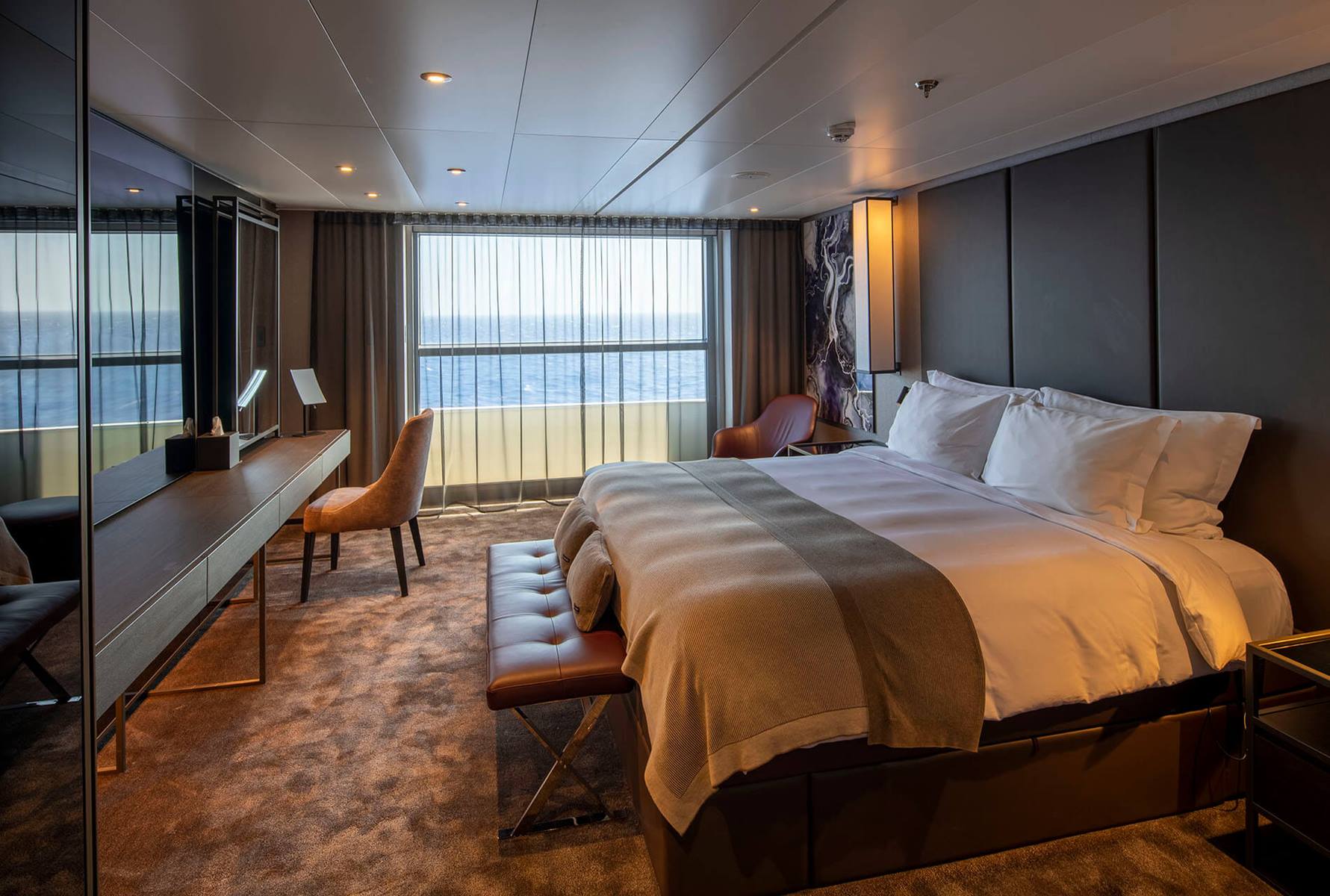SE-Owners-Penthouse-Suite-Bedroom-001-1920x1280-MAA9714