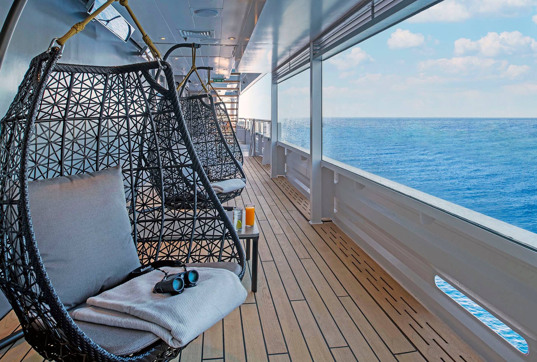 SE-Yacht-Club-Hanging-Chairs-001-1920x1280-MAA9729