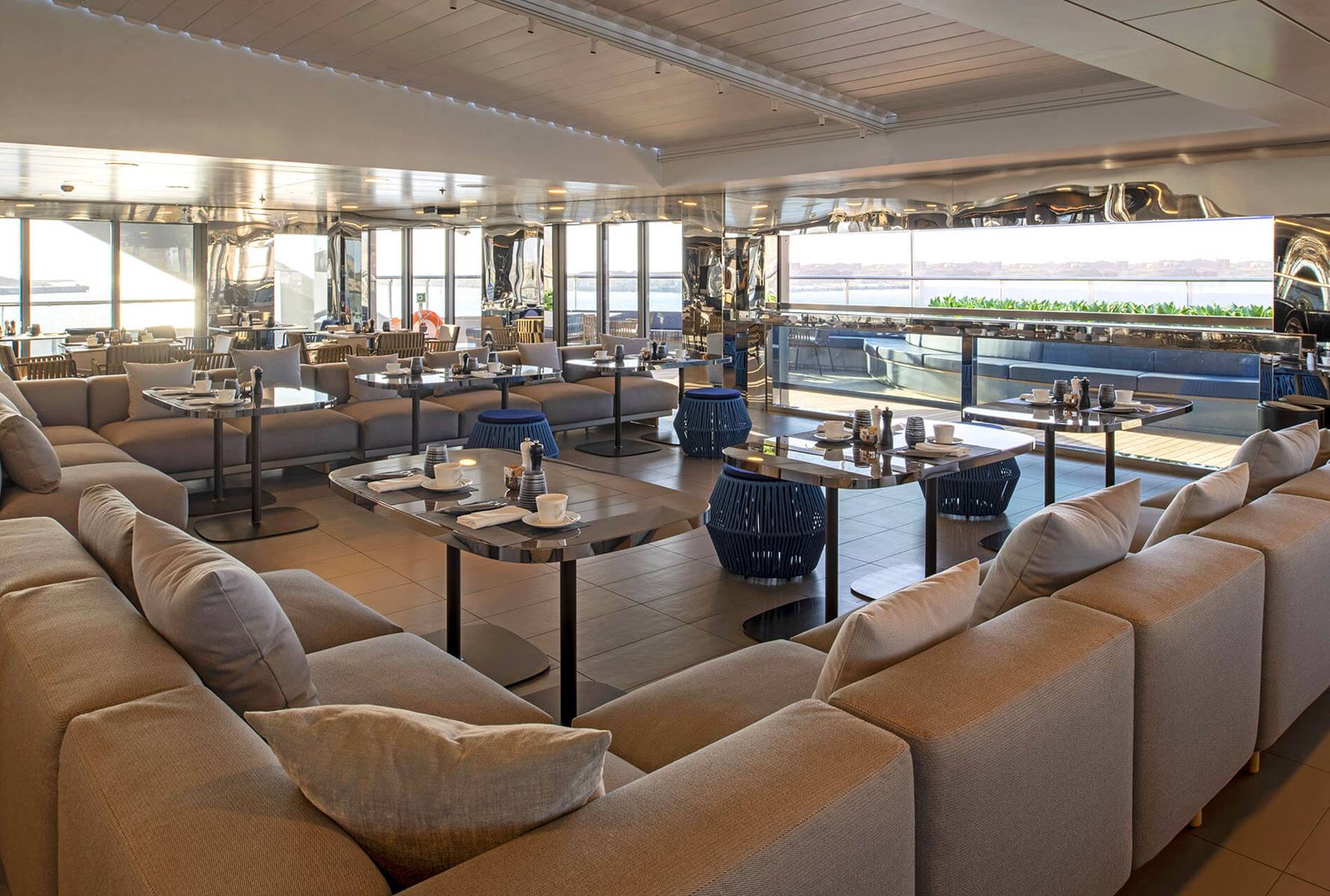 SE-Yacht-Club-Interior-006-1920x1280-MAA9444