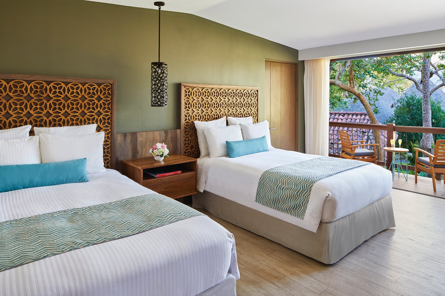 Secrets-Papagayo-Room-002-Bungalow-Suite-Tropical-View