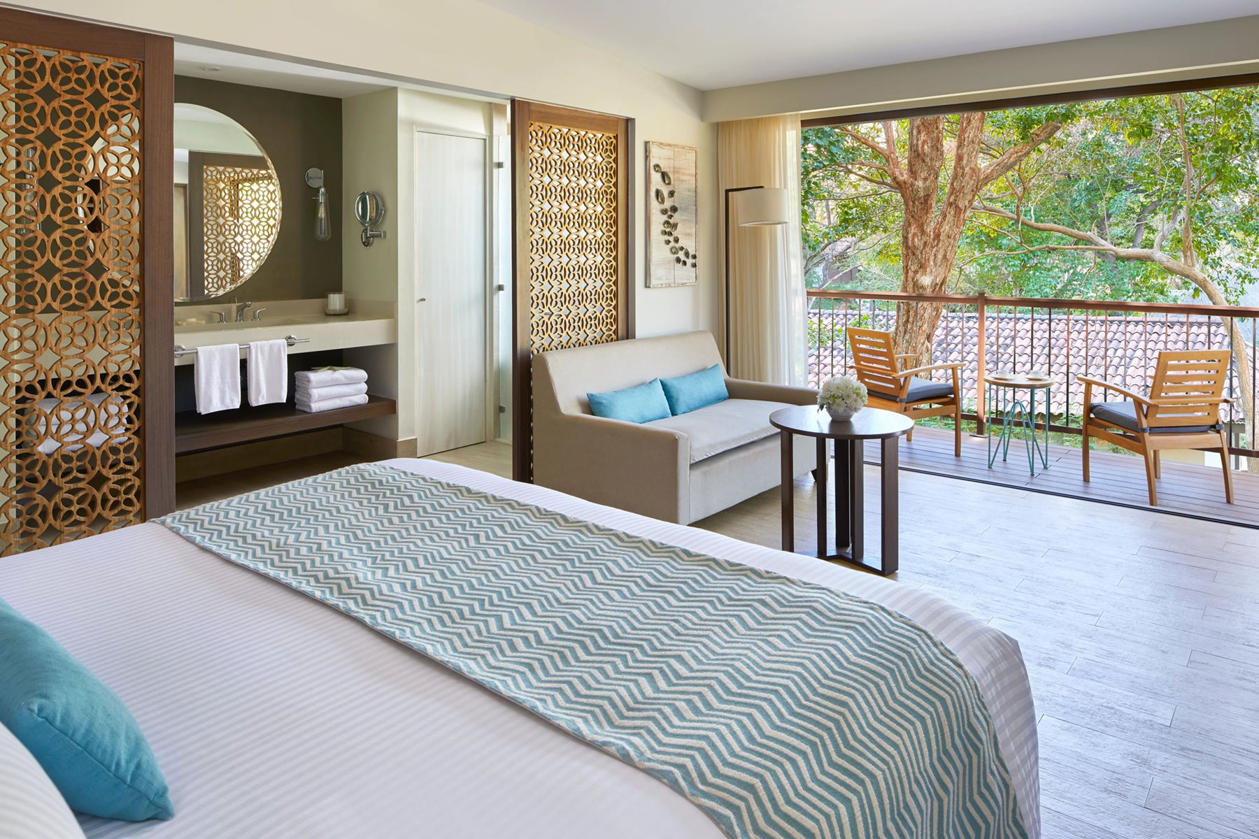 lir-scrts-papagayo-room-bungalow-st-king-solo-01.jpg