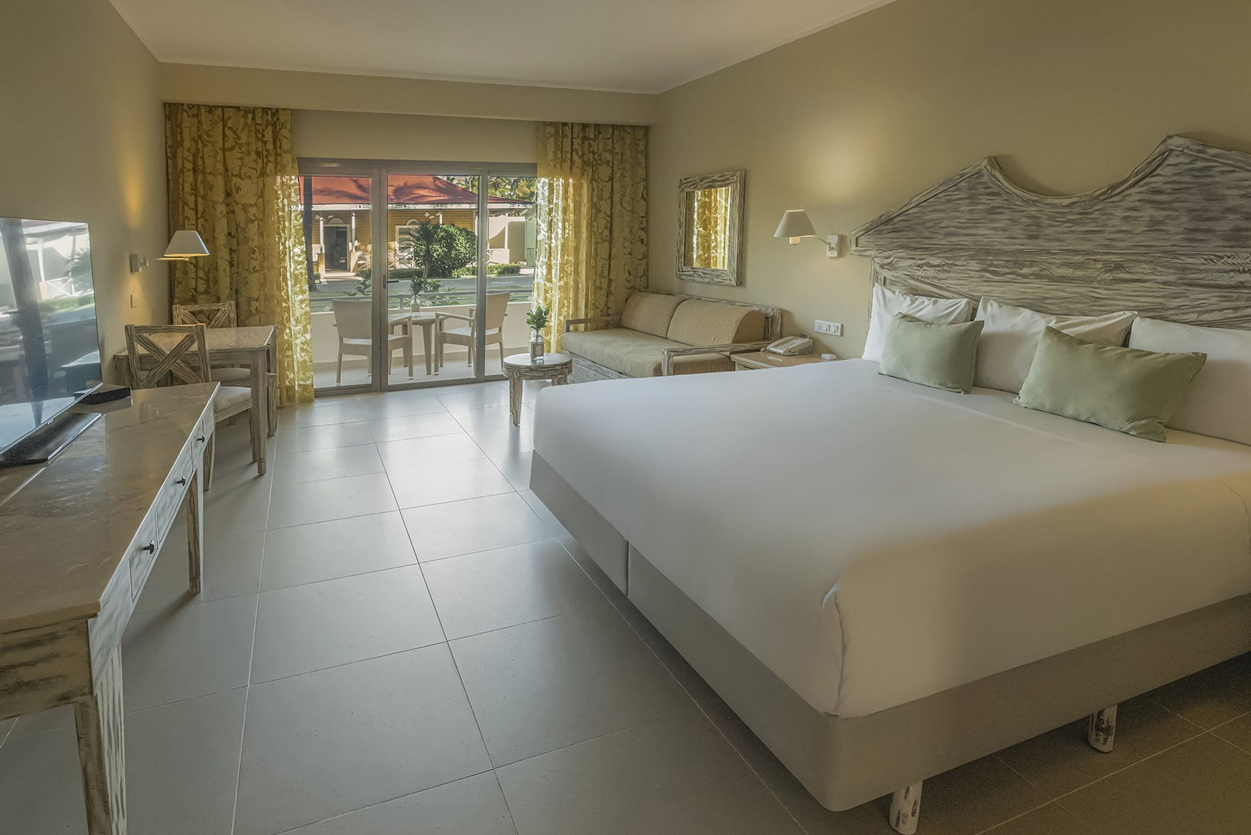 puj-iberostar-dominicana-room-prem-01.jpg