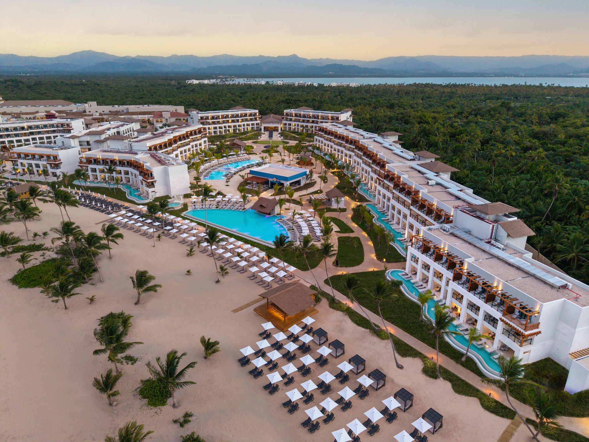 Vue aérienne du Secrets Playa Esmeralda à Miches